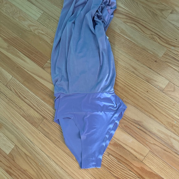 LAST ONE! Norma kamali drop shoulder side drape gown lilac size Small NWT - Picture 6 of 14